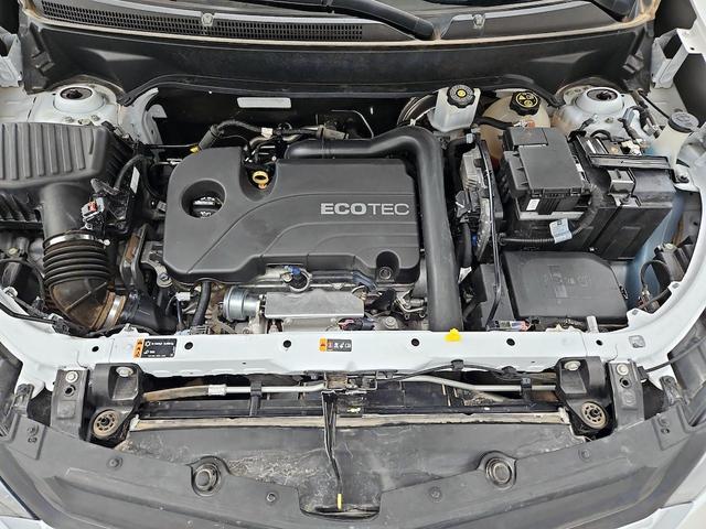 Photo of 2018 White Chevrolet Equinox