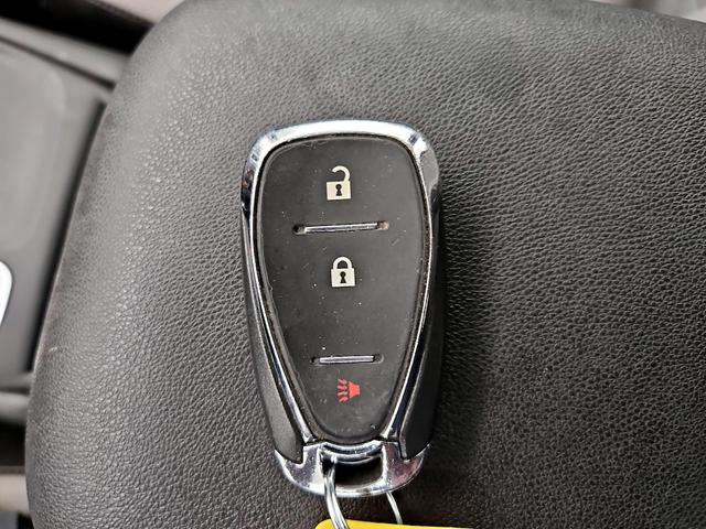 Photo of 2018 White Chevrolet Equinox