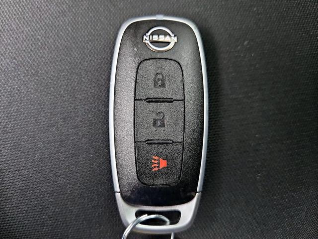 Photo of 2023 Gray Nissan Rogue