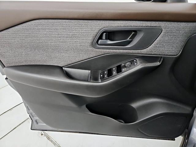 Photo of 2023 Gray Nissan Rogue