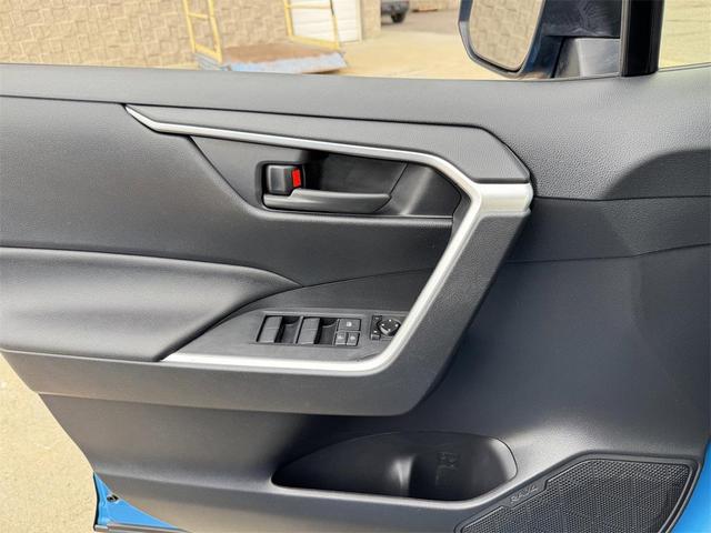 Photo of 2019 Blue Toyota RAV4