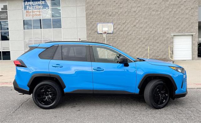Photo of 2019 Blue Toyota RAV4