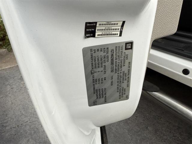 Photo of 2008 White GMC Sierra 2500