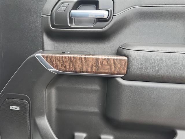 Photo of 2021 White GMC Sierra 1500