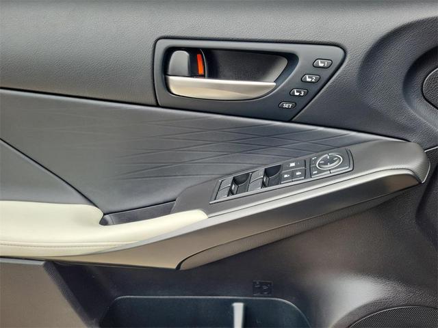 Photo of 2022 Black Lexus IS 350