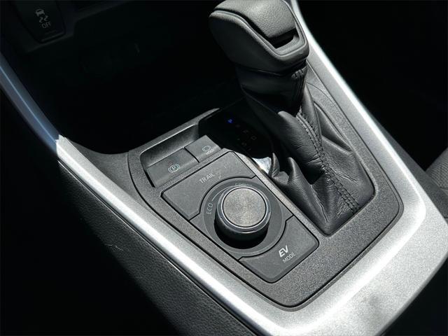 Photo of 2022 White Toyota RAV4 Hybrid