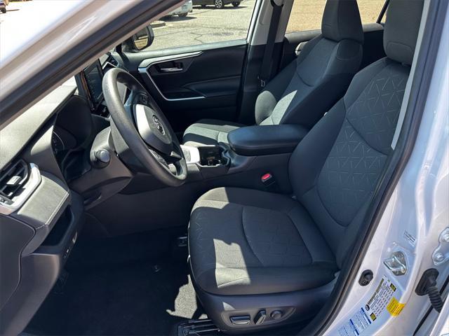 Photo of 2022 White Toyota RAV4 Hybrid