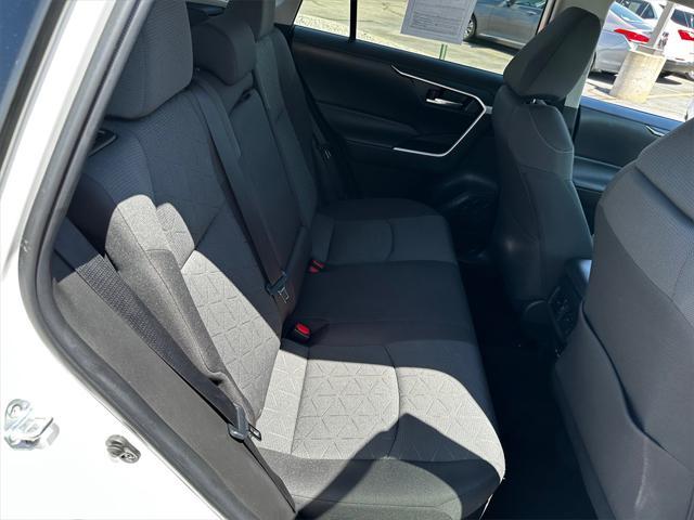 Photo of 2022 White Toyota RAV4 Hybrid