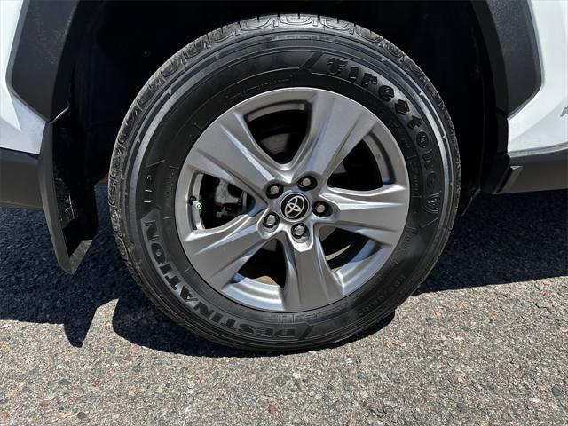 Photo of 2022 White Toyota RAV4 Hybrid