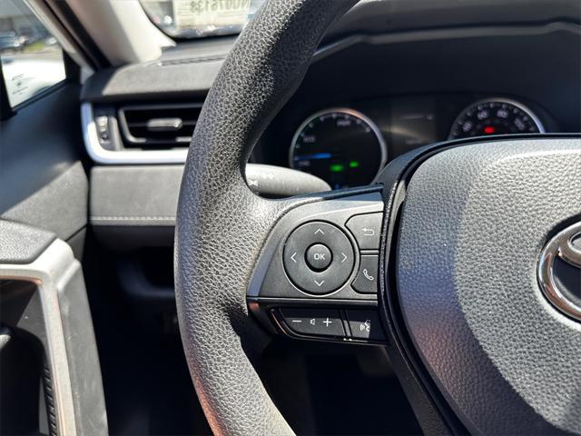Photo of 2022 White Toyota RAV4 Hybrid