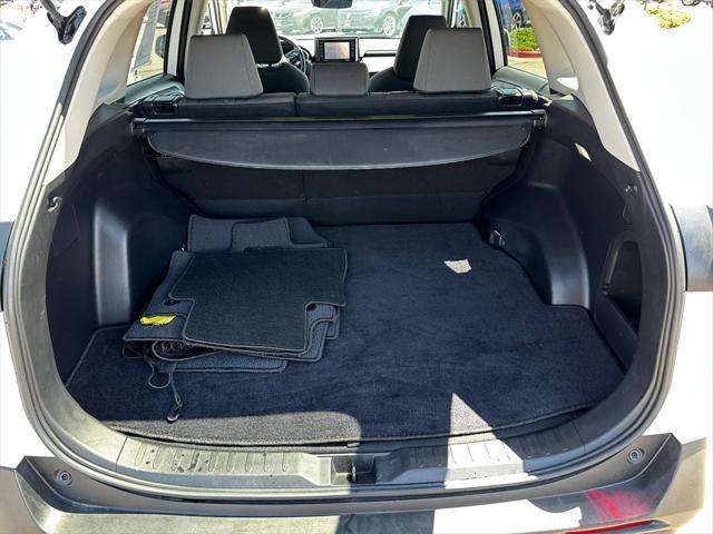 Photo of 2022 White Toyota RAV4 Hybrid