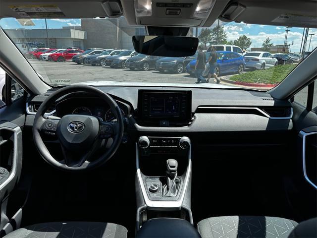 Photo of 2022 White Toyota RAV4 Hybrid