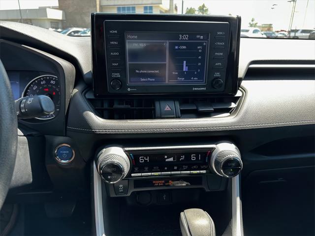 Photo of 2022 White Toyota RAV4 Hybrid