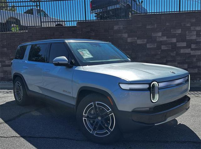 Photo of 2025 Silver Rivian R1S