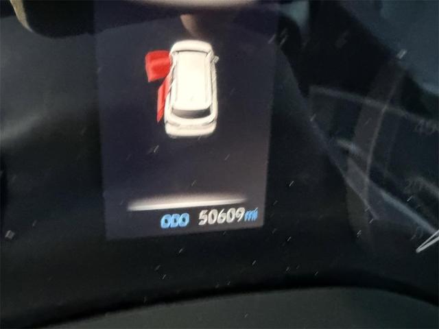 Photo of 2023 White Toyota Sienna