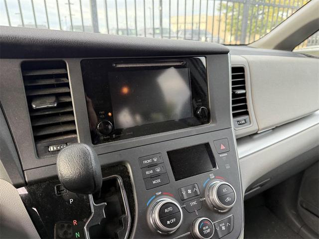 Photo of 2017 Silver Toyota Sienna