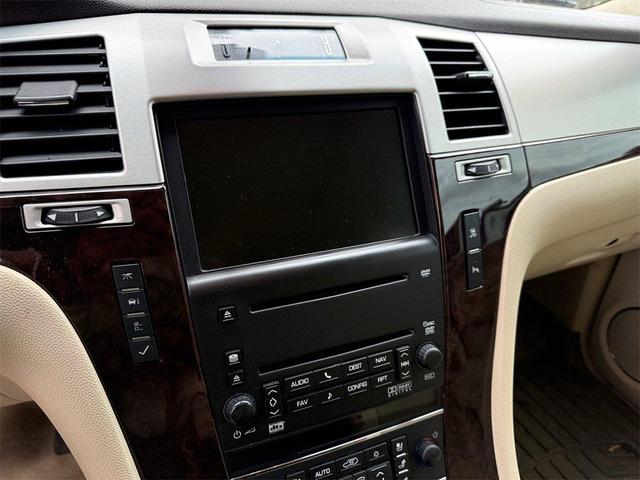 Photo of 2007 White Cadillac Escalade