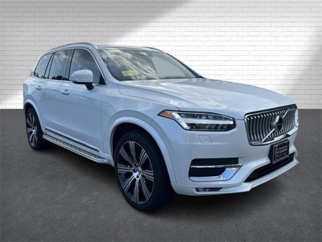 Photo of 2021 Crystal White Metallic Volvo XC90