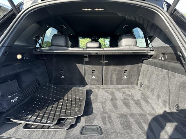 Photo of 2023 Black Mercedes-Benz GLE 350