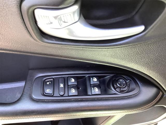 Photo of 2021 Pearl White Tri-Coat Jeep Compass