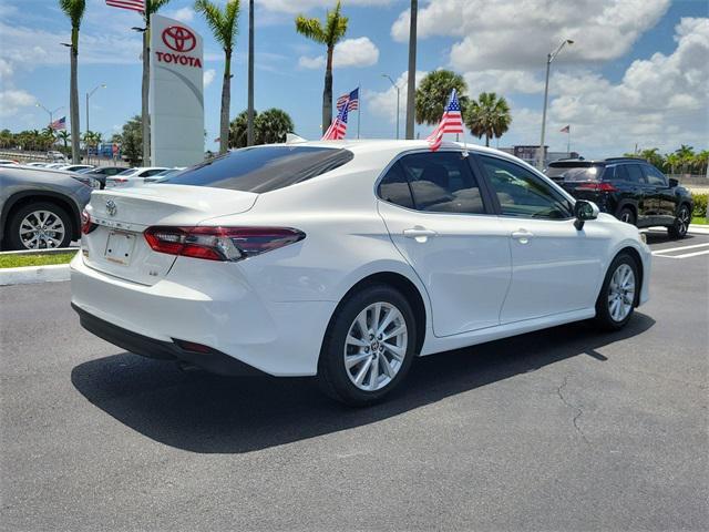 Photo of 2023 Ice Cap Toyota Camry