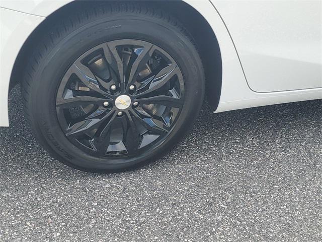 Photo of 2024 Summit White Chevrolet Malibu