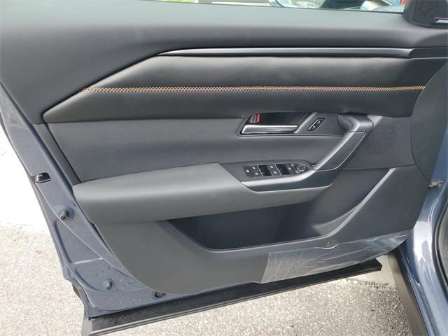 Photo of 2025 Gray Mazda CX-5