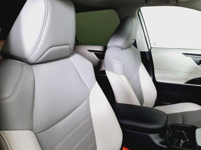 Photo of 2021 Blizzard Pearl Toyota RAV4