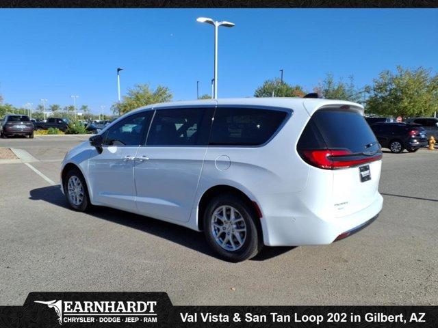 Photo of 2025 Bright White Clearcoat Chrysler Pacifica