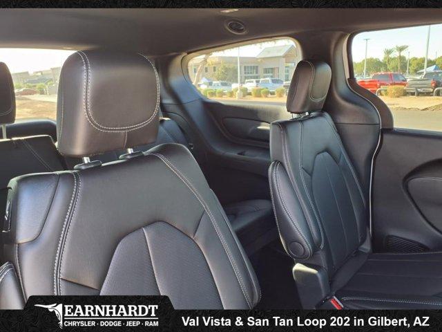 Photo of 2025 Bright White Clearcoat Chrysler Pacifica