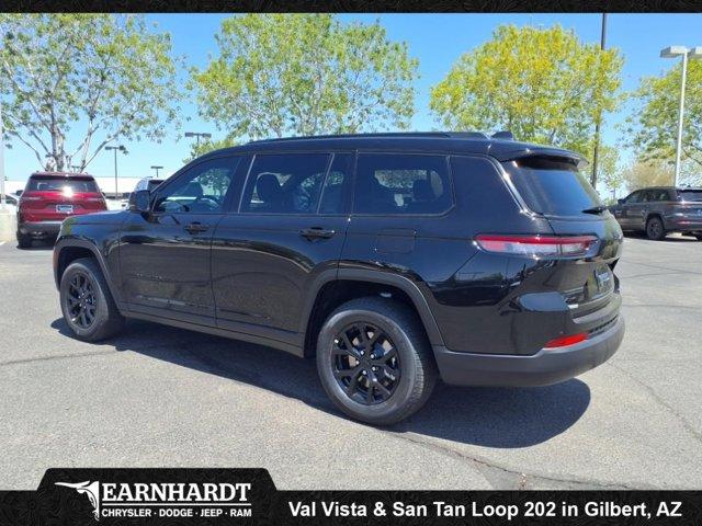 Photo of 2025 Diamond Black Crystal Pearlcoat Jeep Grand Cherokee L