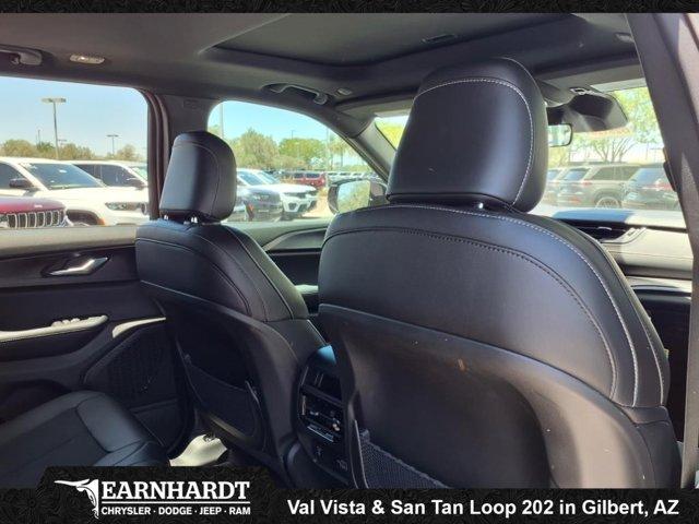 Photo of 2025 Bright White Clearcoat Jeep Grand Cherokee