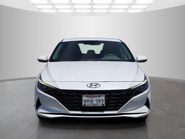 Photo of 2022 White Hyundai ELANTRA