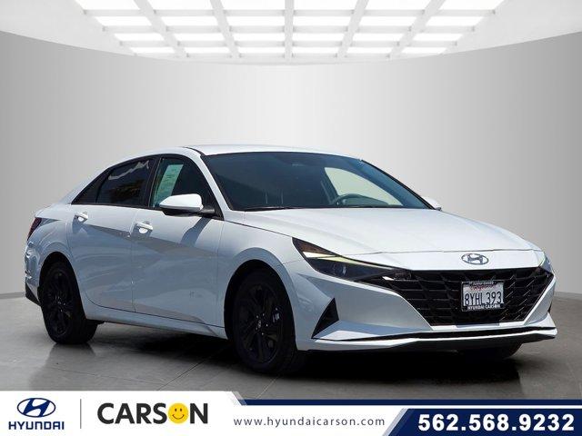 Photo of 2022 White Hyundai ELANTRA