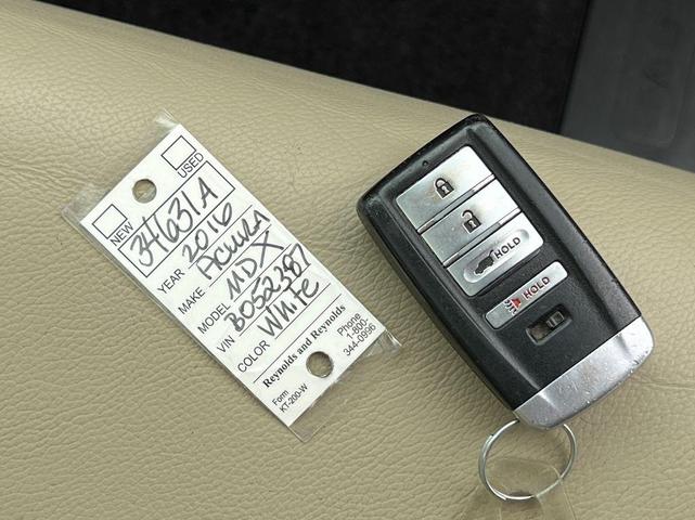 Photo of 2016 White Diamond Pearl Acura MDX