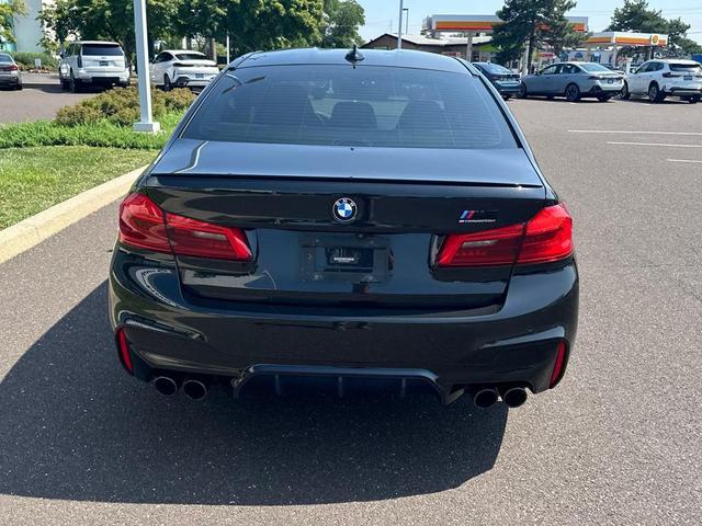 Photo of 2019 Black Sapphire Metallic BMW M5