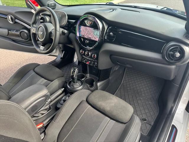 Photo of 2022 White Silver Metallic MINI Hardtop