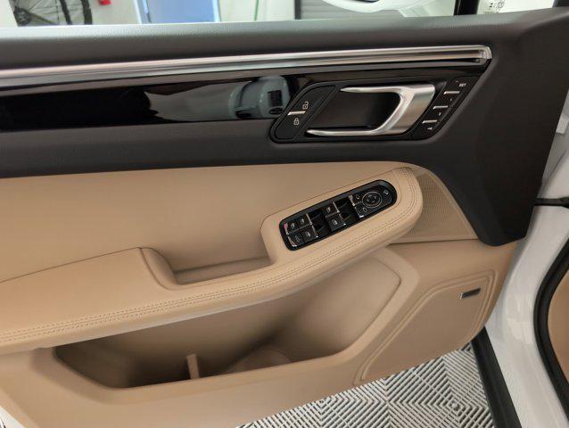 Photo of 2025 White Porsche Macan