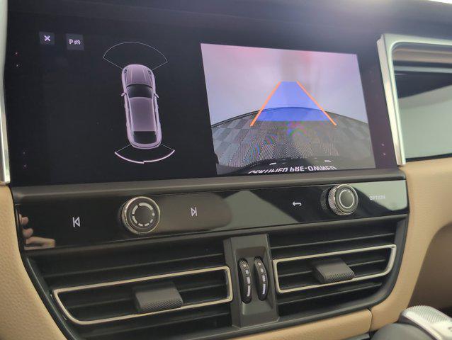 Photo of 2025 White Porsche Macan