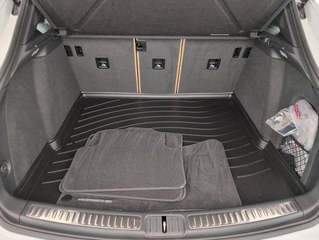 Photo of 2025 White Porsche Macan