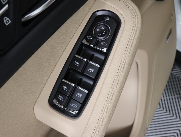 Photo of 2025 White Porsche Macan