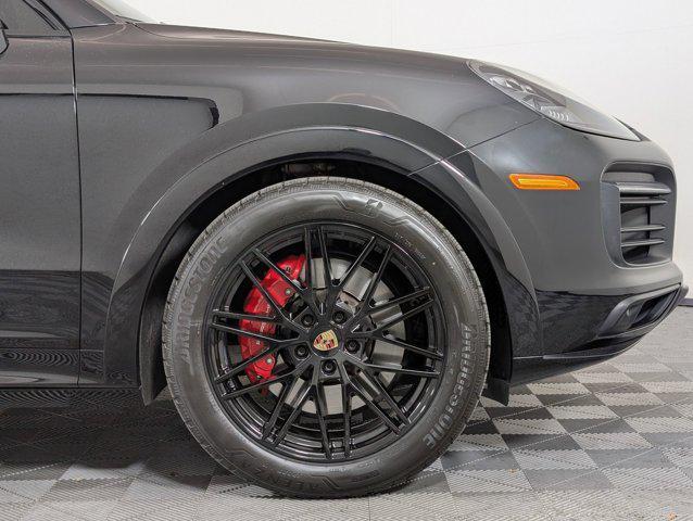 Photo of 2023 Black Porsche Cayenne