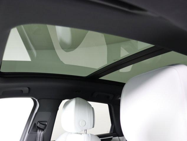 Photo of 2025 Black Porsche Macan
