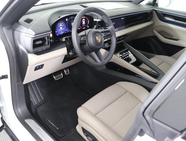 Photo of 2025 White Porsche Macan