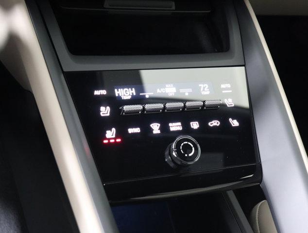 Photo of 2025 White Porsche Macan