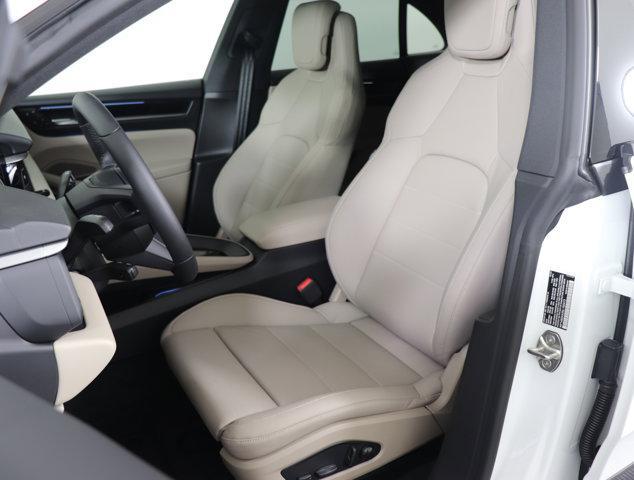 Photo of 2025 White Porsche Macan