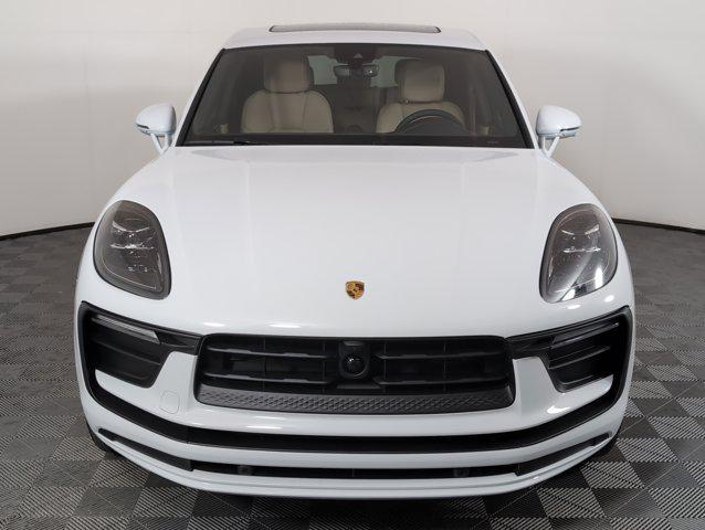 Photo of 2025 Carrara White Metallic Porsche Macan