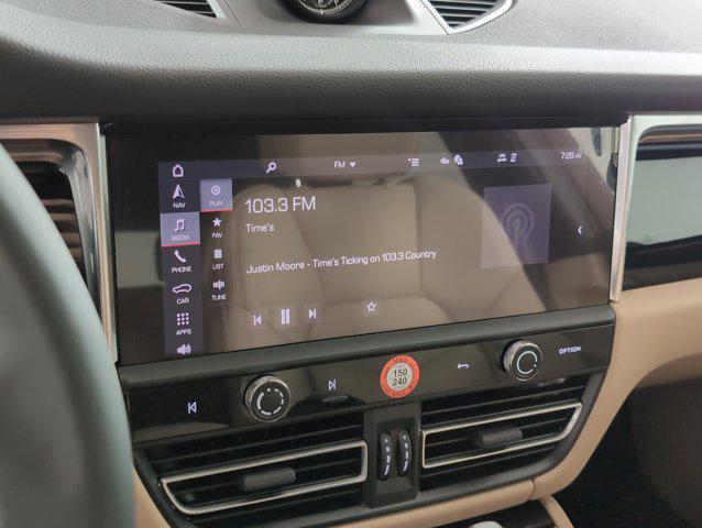 Photo of 2025 Carrara White Metallic Porsche Macan