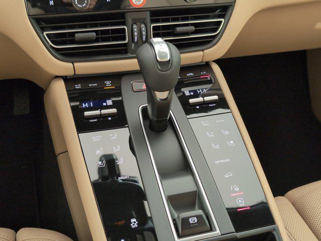 Photo of 2025 Carrara White Metallic Porsche Macan