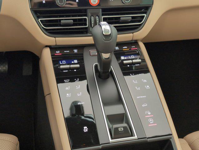 Photo of 2025 White Porsche Macan